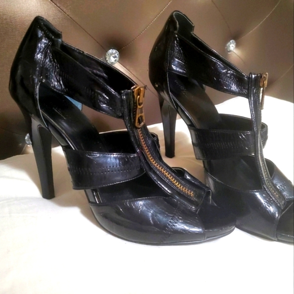 Preview International black shoes size 10M